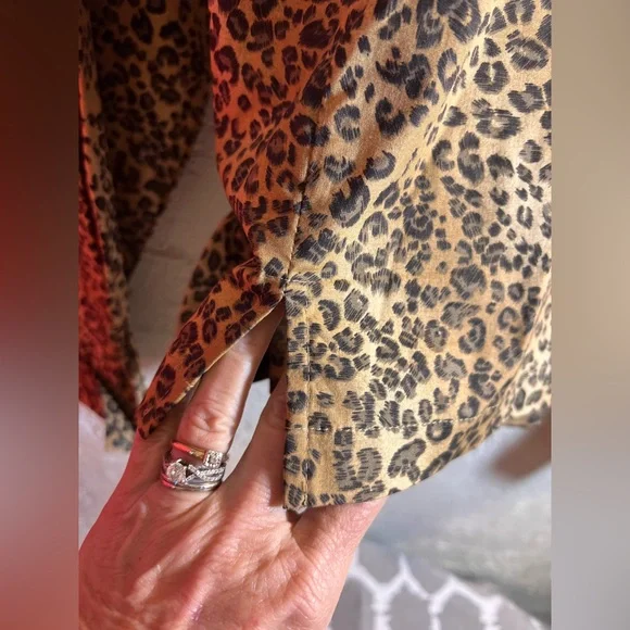 Coldwater Creek Leopard Print Blouse wrap style cotton spandex classic cuff M - Picture 10 of 11